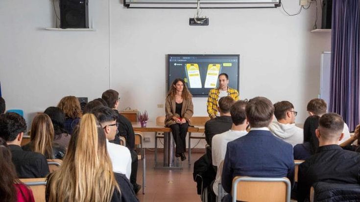 Gli studenti dell’IIS Einstein-Bachelet incontrano il progetto Europa, Italia e l’IA di Screevo e Heero: “Abbiamo un mondo di idee”