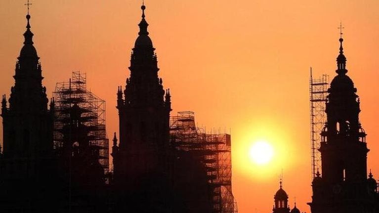 Zaino in spalla ma non solo, 8 consigli per affrontare Santiago di Compostela e gli altri cammini