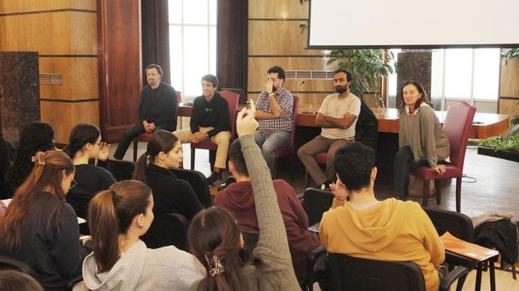 Giovani innovatori al liceo Righi di Bologna: “Con i fondi europei abbiamo creato startup. Inseguite le vostre passioni”