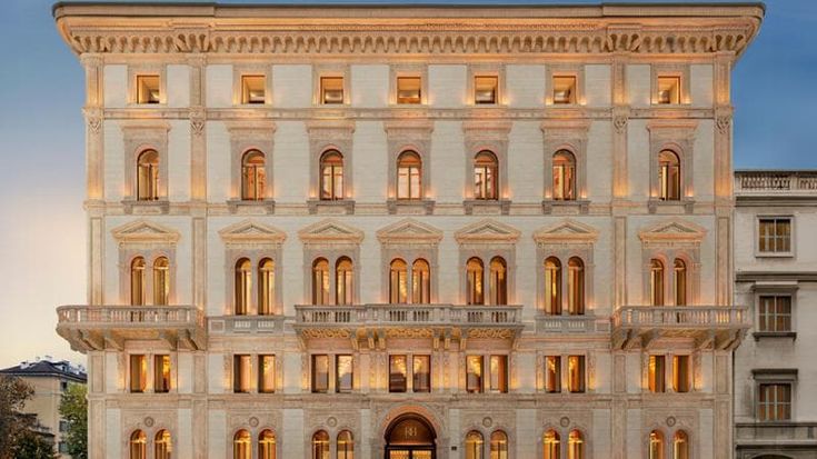 RH, il colosso dell’arredamento apre a Milano