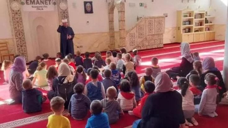 Flop del censimento anti-Islam: in 7mila scuole 7 incontri con Imam. Tutti autorizzati