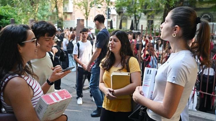 Programmi dei licei, dietrofront Manzoni: torna al secondo anno. Rispunta Marx, cambia matematica