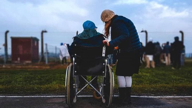 Disabili e anziani, 12 milioni di persone offrono gratuitamente aiuto a parenti, amici o vicini