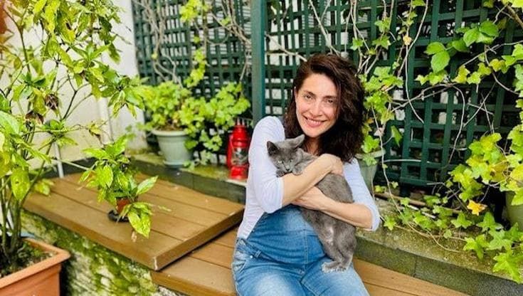 Caterina Murino e la (recente) passione per i gatti: “Li odiavo, ma ora lotto contro gli abbandoni”