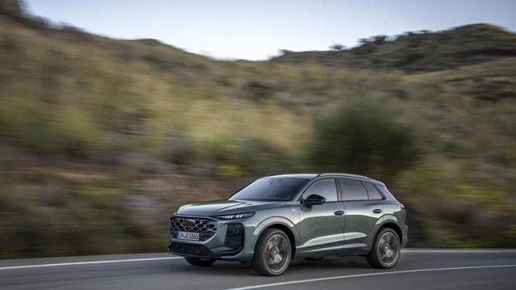 Audi Q3, più tecnologia e sicurezza sui model year 2027 dei Suv compatti