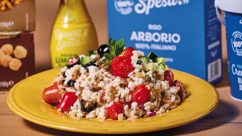 Insalata di riso alla mediterranea con tonno e legumi