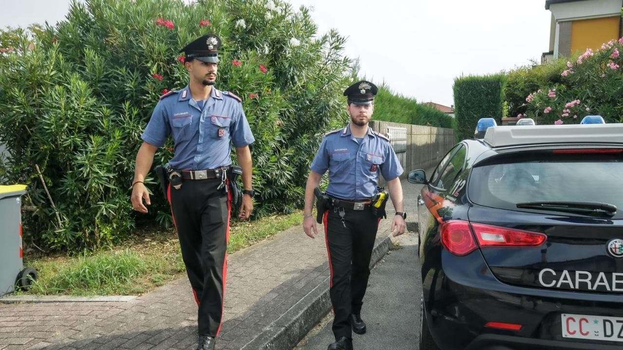 Portò a casa una turista che non trovava l’ostello e la stuprò: arrestato uomo di 25 anni