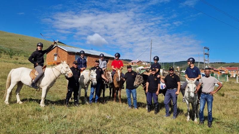 Tiro con l’arco a cavallo, l’impresa della Francia in Mongolia. Le Gall: “Ora inizia la sfida più difficile”