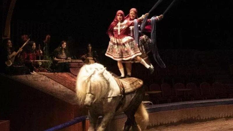 L’inno di Bartabas al coraggio delle donne