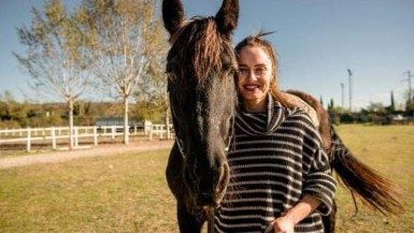 Matilde Gioli: “Grazie ai cavalli sono diventata una persona migliore. Appena posso scappo al maneggio. Adesso imparerò anche a saltare”
