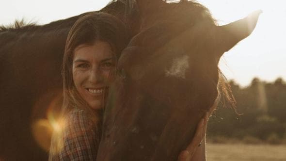 Vittoria Ferragamo, il richiamo della campagna più forte della moda: "Per aiutare i cavalli devi conoscere le loro paure"