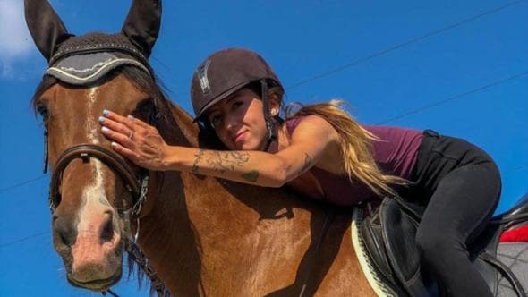 Ilaria Rimoldi: "Con i soldi guadagnati su OnlyFans ho comprato un cavallo, vorrei vivere di equitazione"