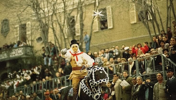Nato da tornei e riti antichi, ecco lo spettacolo del Carnevale a cavallo in Sardegna