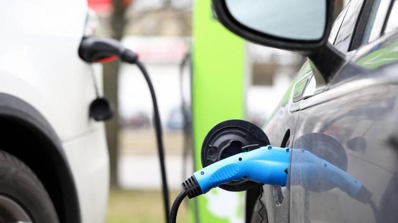 Il paradosso di Trump e la nuova chance per l’auto elettrica