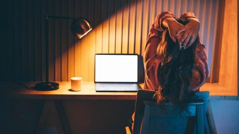Mattinieri o animali notturni. L’Italia è un paese di allodole al lavoro, ma non è detto sia un bene