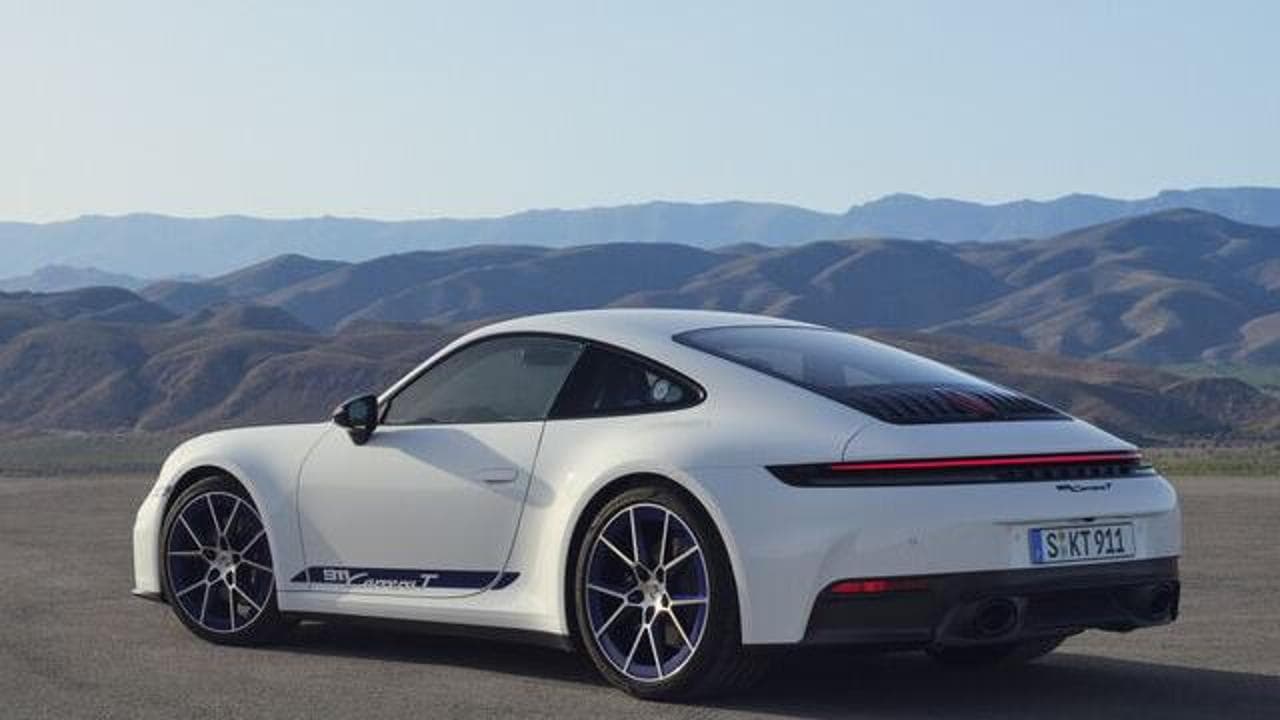 Cambio manuale, non solo Ferrari. Ecco le sportive in listino con leva e pedale della frizione