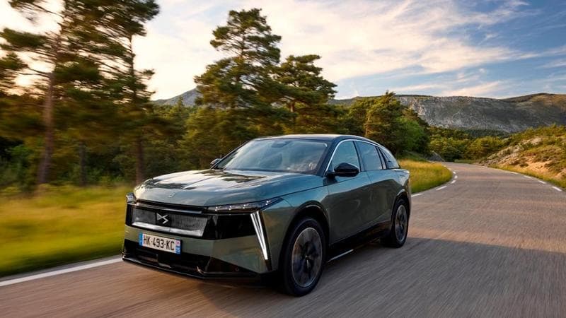 Nuova DS N°7, come va il Suv elettrico della casa transalpina che lancia la sfida alle altre premium