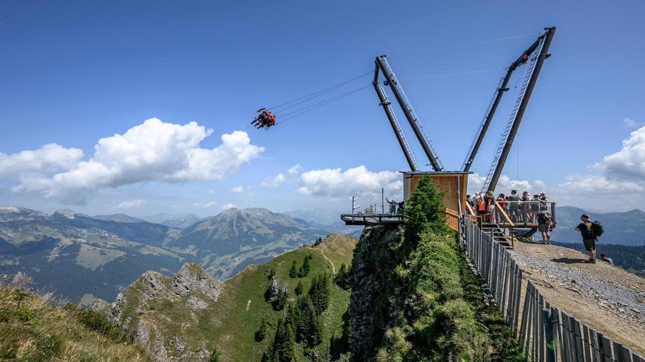 Svizzera. Altalena gigante per brividi ad alta quota. La ricetta di Villars contro la fine dello sci