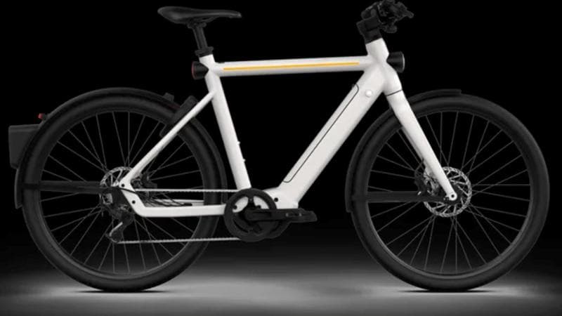 Arriva l’e-bike “smart” Volkswagen, che dialoga con le auto e segnala i pericoli. Tutti i segreti