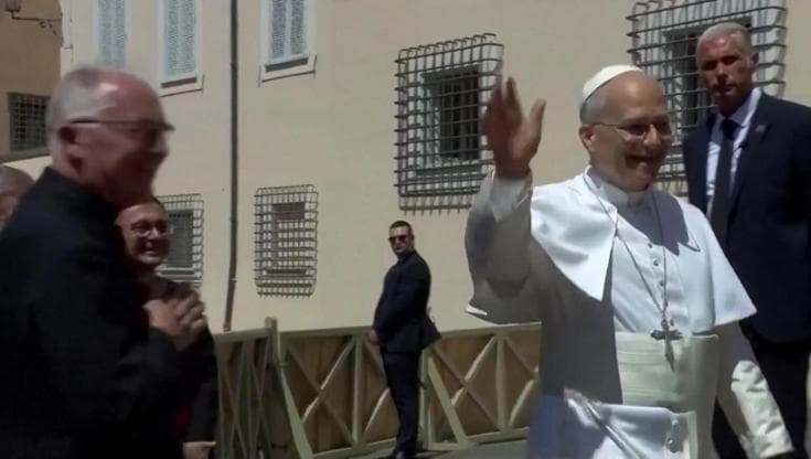 Papa Leone all'Angelus da Castel Gandolfo: "Ci sia consolazione in Terra Santa, Ucraina e Russia"