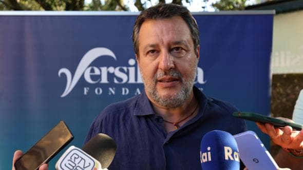 Lega, i ribelli verso Pontida: “Salvini cambi o congresso”