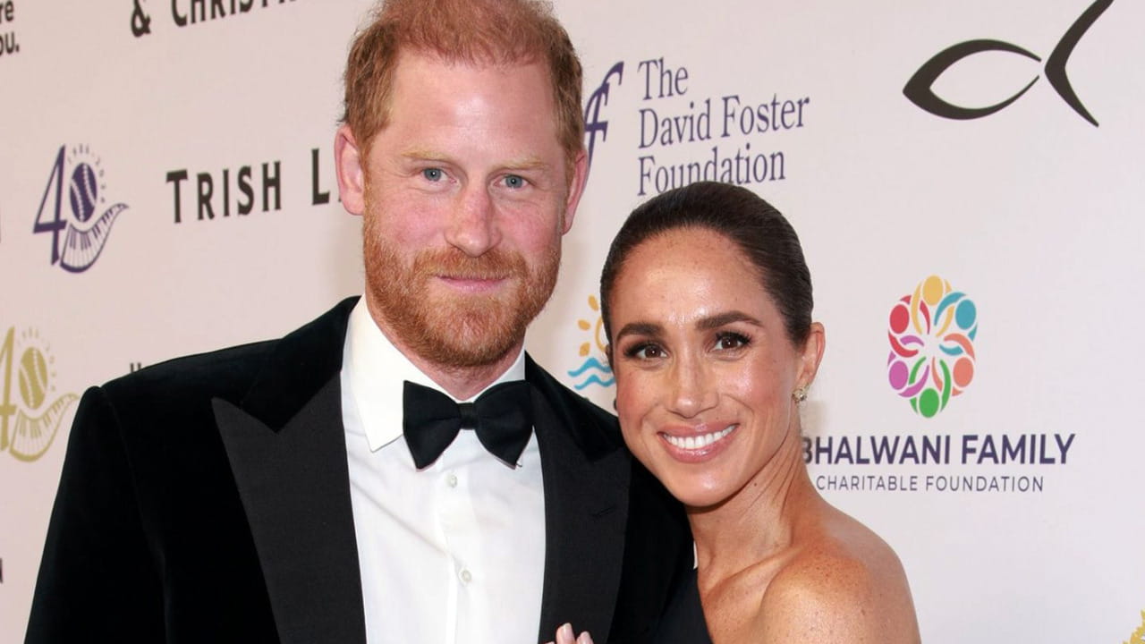 Harry e Meghan tornano a vivere nel Regno Unito dopo sei anni. I motivi del rientro a casa e il futuro nella royal family