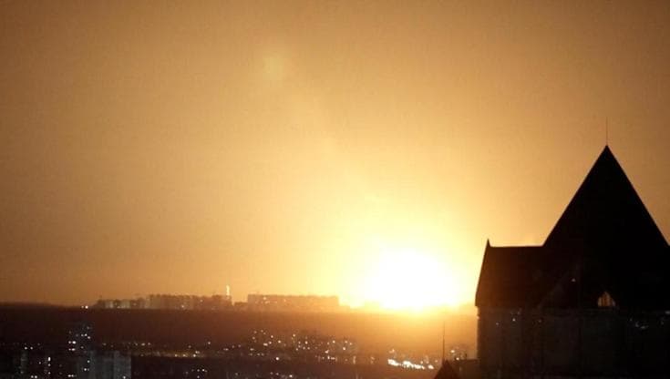 Ucraina, pioggia di bombe russe su Kiev: le esplosioni nella notte
