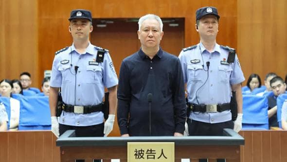 La caduta del “Cintura” Hui: ergastolo al fondatore di Evergrande per il crack del colosso cinese