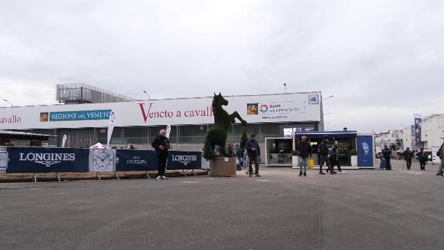Uno studio televisivo nel cuore della fiera: "Così mostriamo il dietro le quinte delle corse ippiche"